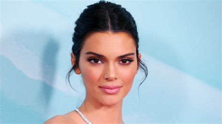 Kardashian fans divided after Kendall Jenner boasts she's not like a
