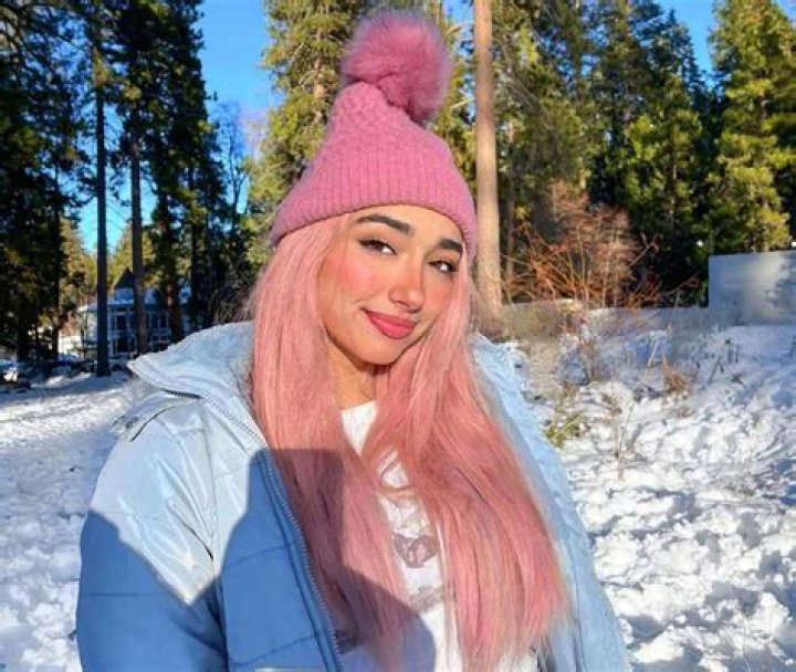 Kathleen Hixon Age, Boyfriend, Instagram, Height, Net Worth Stark Times