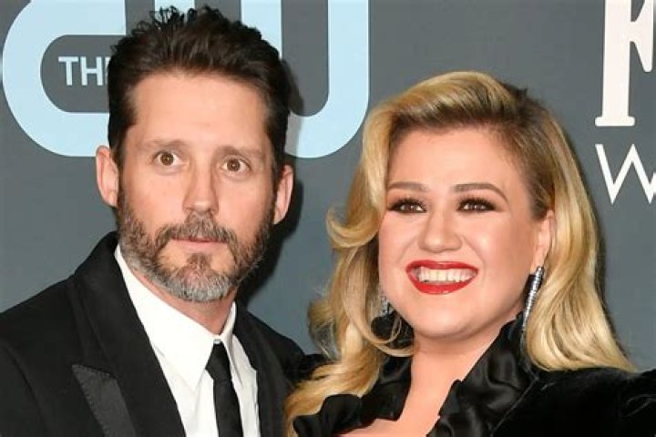 Kelly Clarkson Relationship Is 'Ruining My Creativity' Photo 2665687