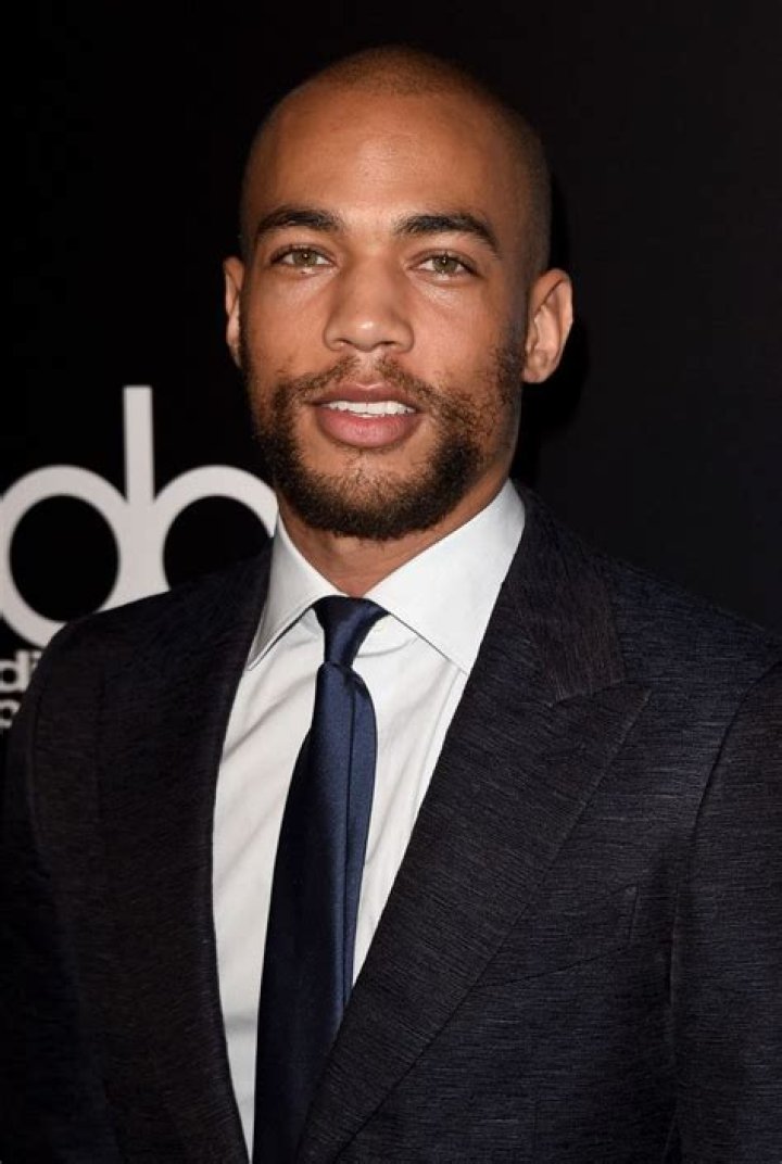 Kendrick Sampson Wears Ermenegildo Zegna to People Magazine Awards The Fashionisto