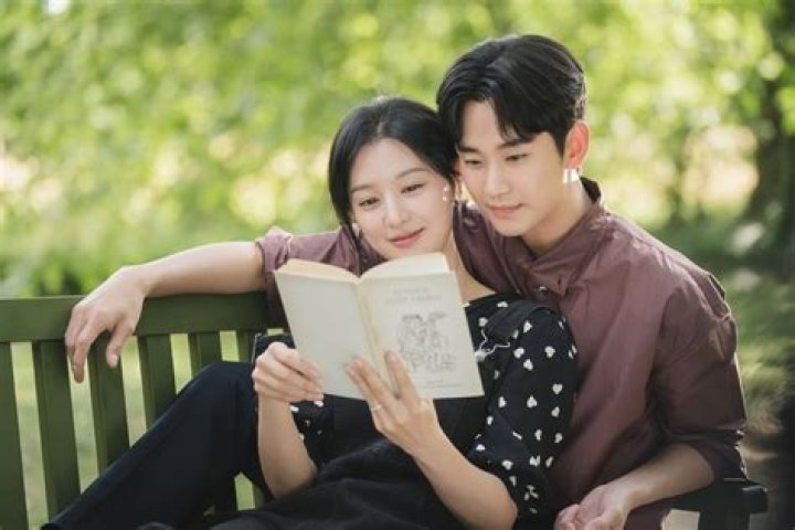 Kim Ji Won and Park Seo Joon won Best Couple Award during KBS Drama