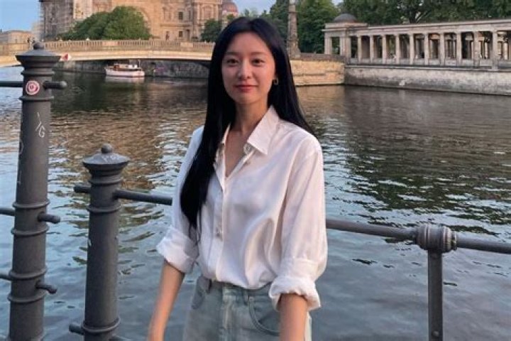 Kim Ji Won Bio, Family, Profession, Marriage, Net Worth, Measurements