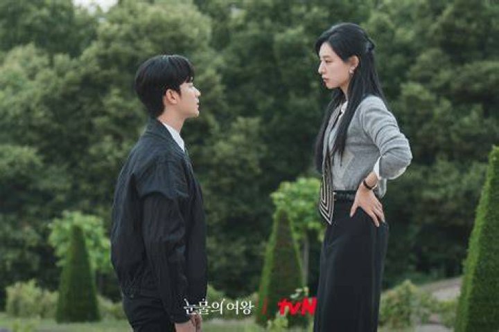 Kim Soo Hyun et Kim Ji Won dans Queen Of Tears