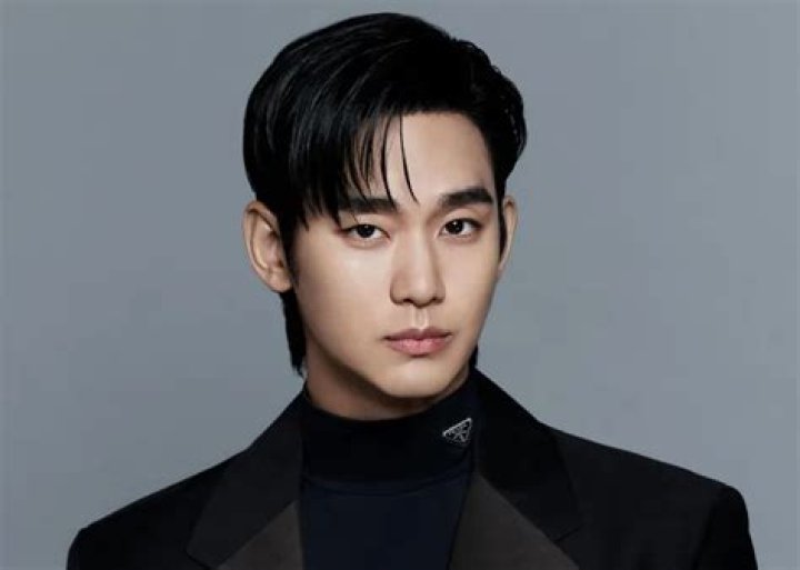 Kim Soo Hyun is the most favorite celebrity in South Korea, Agree