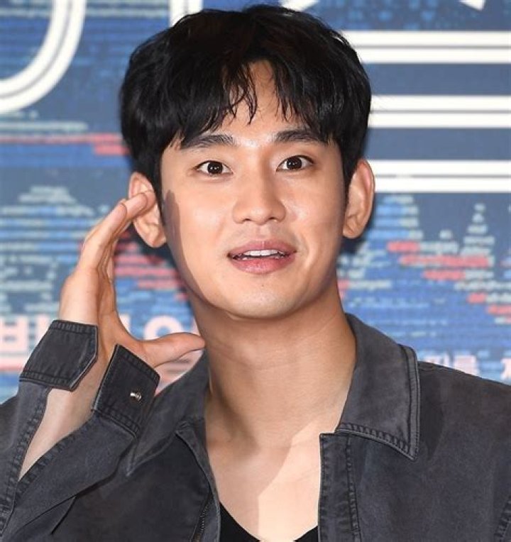 Kim Soo Hyun Rumored To Start Filming &lsquo;Queen of Tears&rsquo; With Kim Ji Won