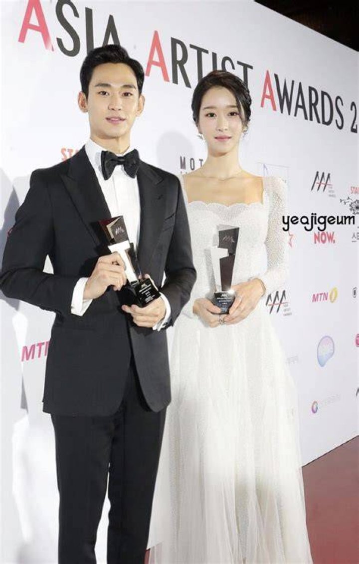 Kim Soohyun and Seo Yeji Kim soo hyun, Korean drama movies, Cute