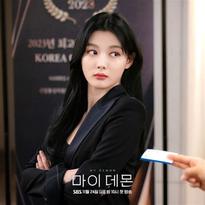 Kim Yoojung set for Netflix&rsquo;s Sweet and Sour Chicken; Ji Changwook in