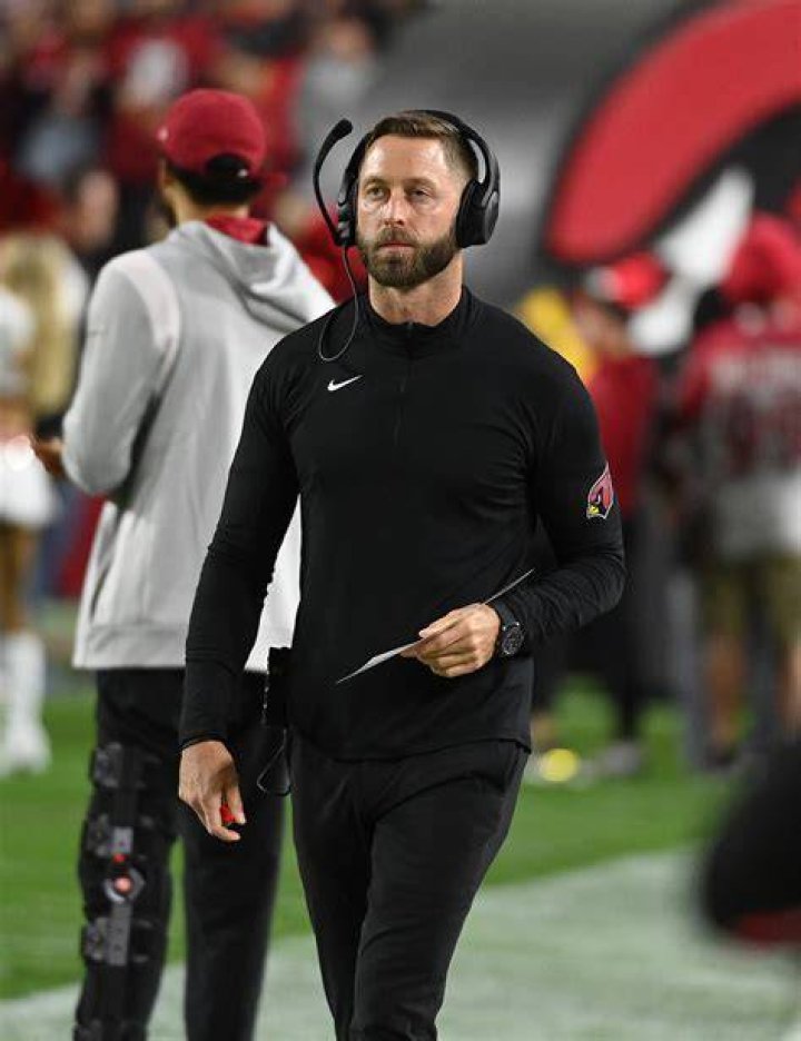 Kliff Kingsbury's Girlfriend Posted Cheeky Snaps From Thailand