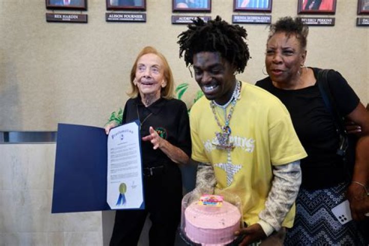 Kodak Black&rsquo;s Mom Gets a Sniper Gang Tattoo Watch XXL