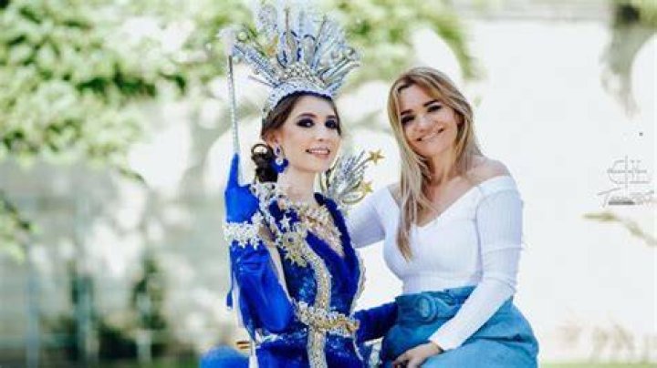La hondure&ntilde;a Carla Medrano roba suspiros con sensuales fotos en vestido