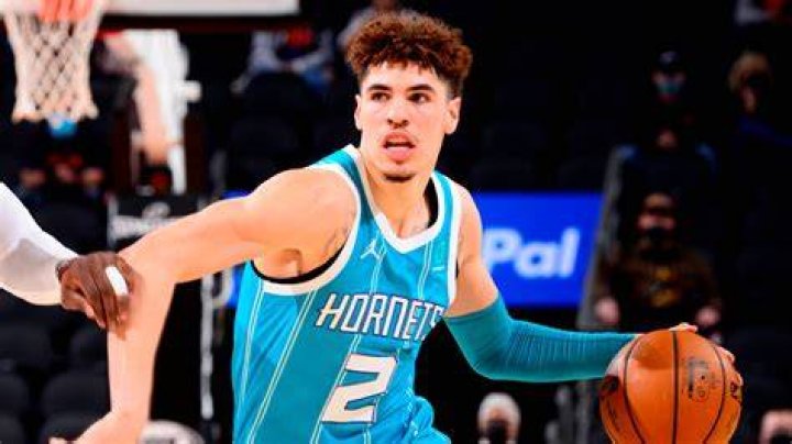 LaMelo Ball Posts Rare Photo Of His 33YearOld Girlfriend Ana Montana Page 6