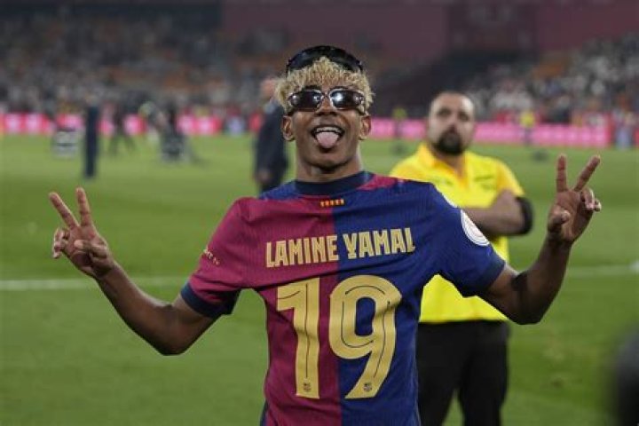 Lamine Yamal el niño de oro de La Masia tiene 15 años y a Mendes como