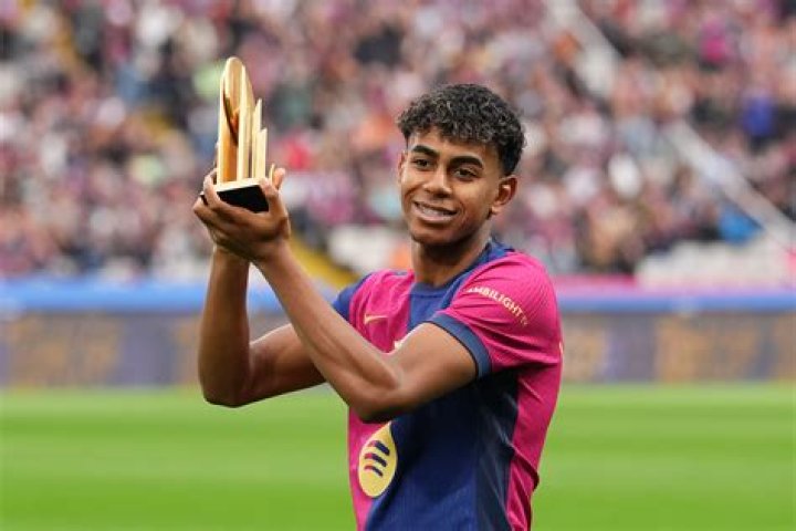 Lamine Yamal juega ante Betis y es el debutante más joven del Barcelona