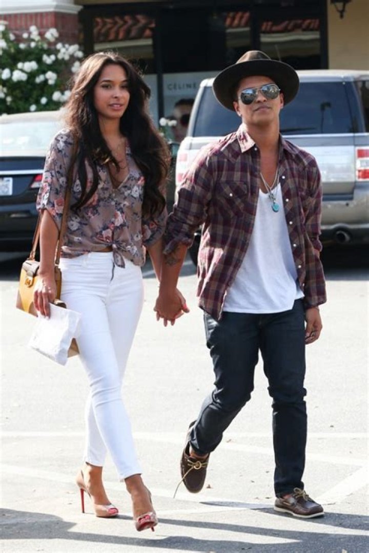 Latin Model Jessica Caban is dating 24k Magic singer Bruno Mars since