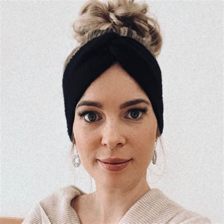 Laura Feist's Instagram, Twitter & Facebook on IDCrawl