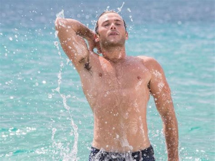 Let Scott Eastwood Demonstrate How to Properly Wash Man Denim Racked