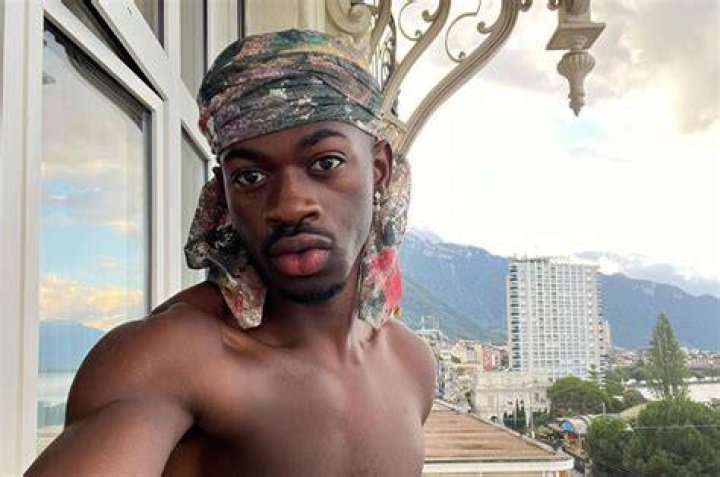 Lil Nas X’s ‘Old Town Road’ Breaks Record for Longest No. 1 Ever Us