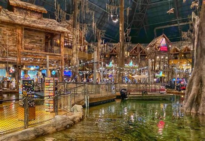 Live and shop at the Americana at Brand Bernards Glendale