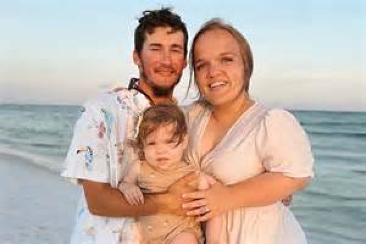 Liz Johnston Gives Baby Leighton 7 Weeks Old Update, Video