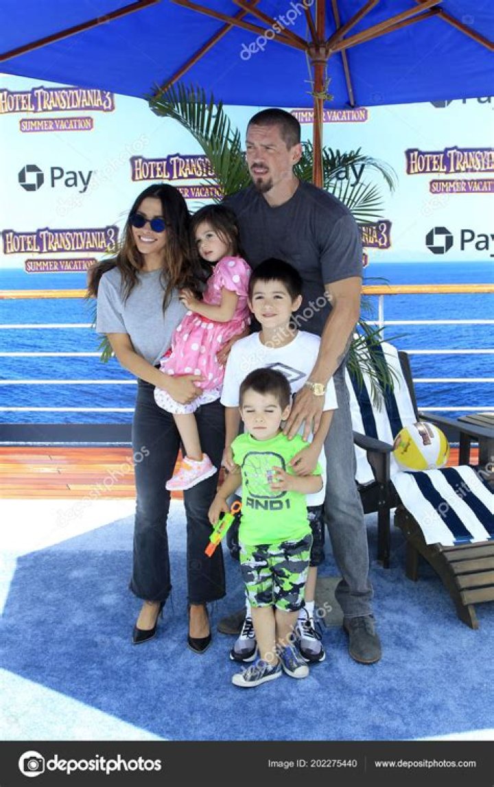 Los Angeles Jun Sarah Shahi Steve Howey Children Hotel Transylvania