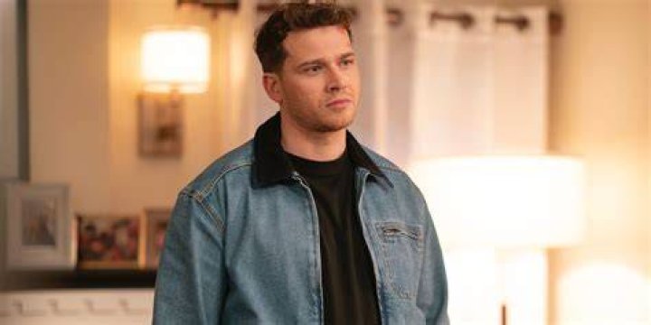 &lsquo;911&rsquo; Star Oliver Stark Was &lsquo;Bruised and Battered&rsquo; Filming Epic Season 6 Finale
