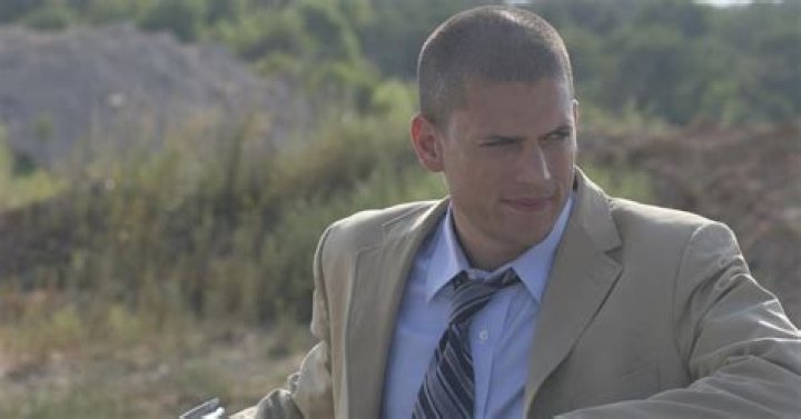 Luke Macfarlane Official Site for Man Crush Monday MCM Woman Crush Wednesday WCW