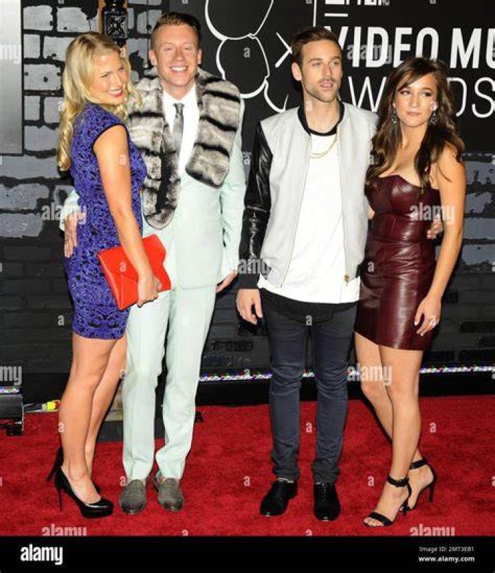 Macklemore and his fianc&eacute;e, Tricia Davis, attended the MTV VMAs. See