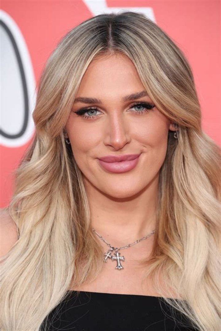 Madi Monroe in a string bikini declares 'it's summer somewhere' TAnvir Ahmed Anontow