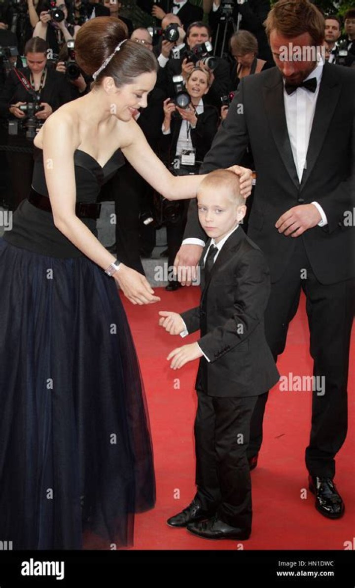 Marion cotillard left matthias schoenaerts child hires stock