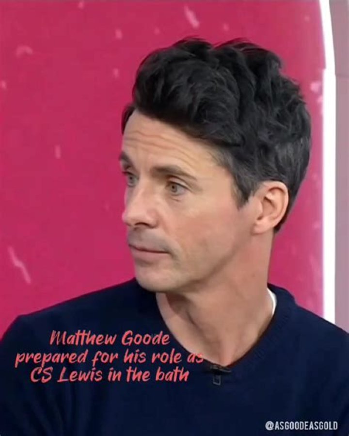 Matthew Goode drew a bath for you, Karen Cooper A discovery of witches, Mathew goode