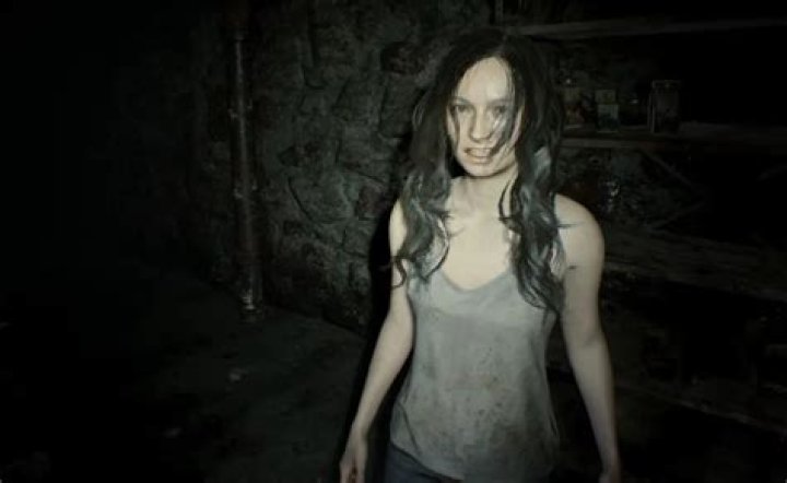 Mia Winters from Resident Evil 7 Biohazard Costume Carbon Costume