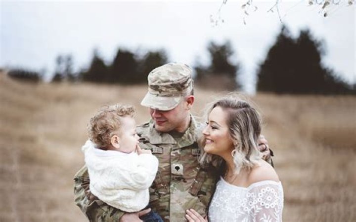 Military, family of fans excite Mandrell News