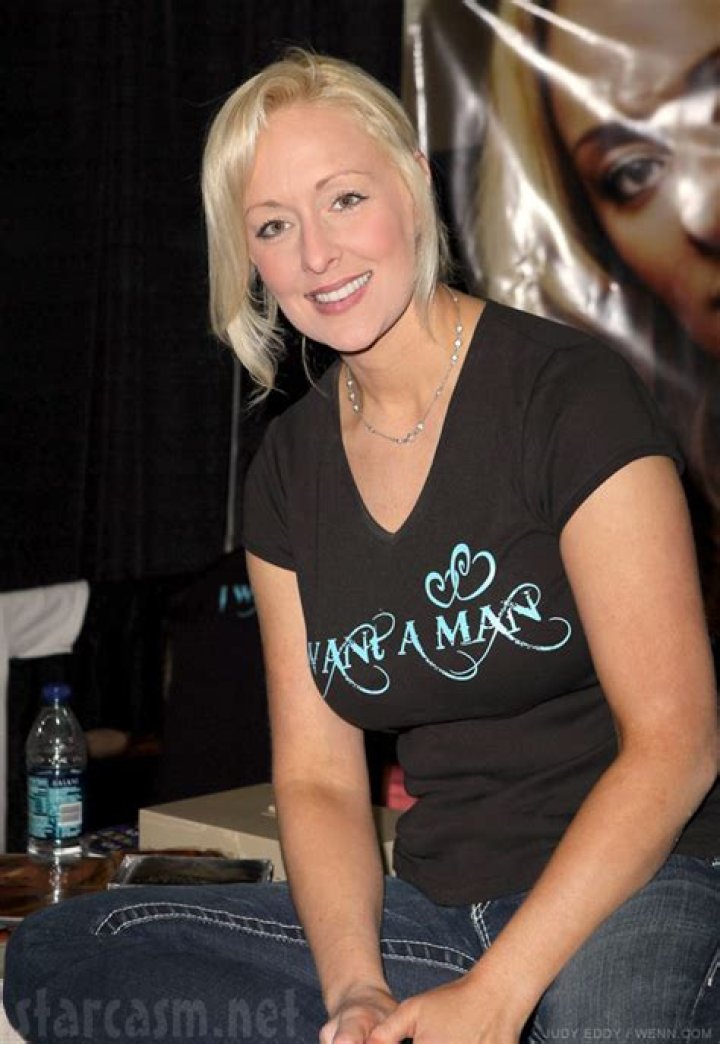 Mindy McCready not pregnant with twins, gives birth to son Zayne April