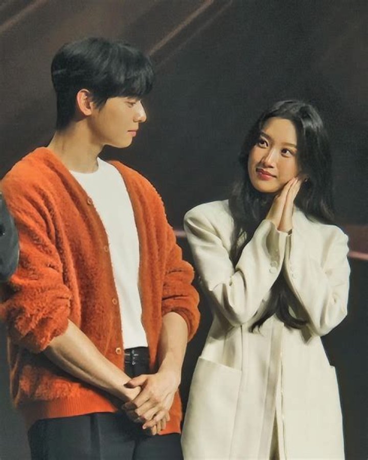 Moon Ga Young And ASTRO&rsquo;s Cha Eun Woo Share A HeartFluttering Reunion