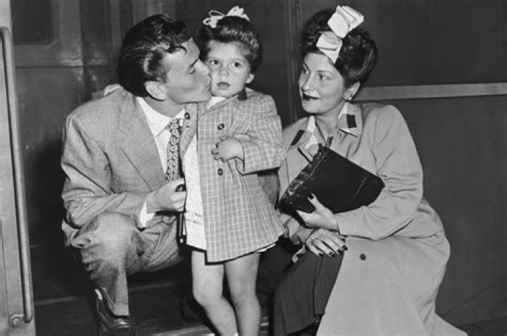 Nancy Barbato Sinatra, 101, an Idol&rsquo;s First Wife and Lasting Confidante
