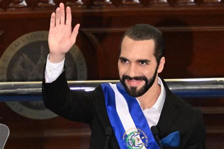 Nayib Bukele &laquo;La religi&oacute;n nos aleja de Dios. Una relaci&oacute;n con &Eacute;l debe