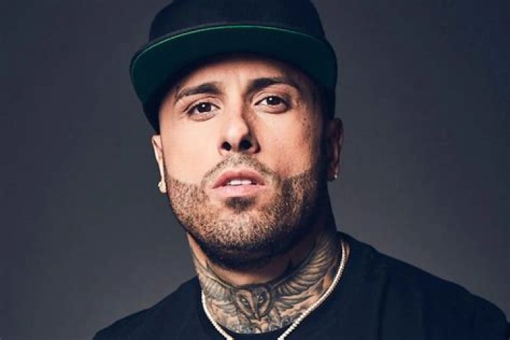 Nicky Jam's Christmas Present to Girlfriend Genesis Aleska Is a Pink