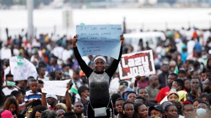 Nigeria la contestation prend une allure de plus en plus politique