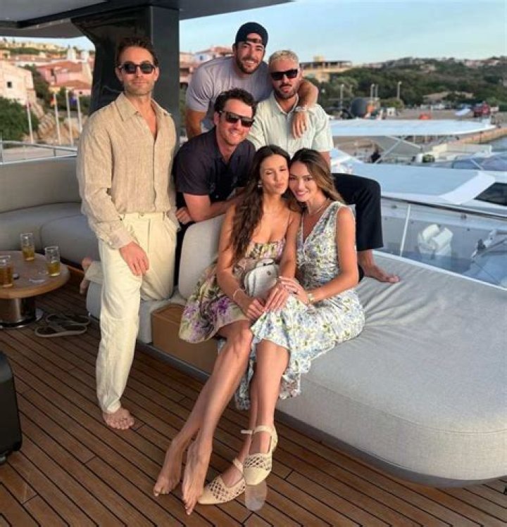 nina dobrev on Instagram &ldquo;what&rsquo;s your fav country ? &rdquo; Nina dobrev