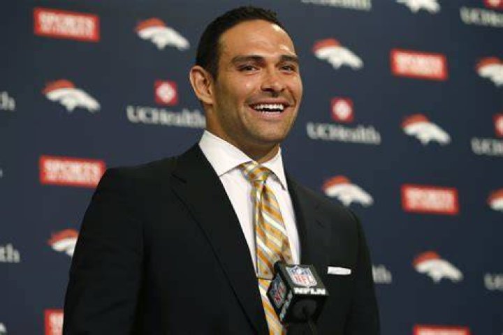 No Kate Uptons or Eva Longorias to slow Mark Sanchez down now