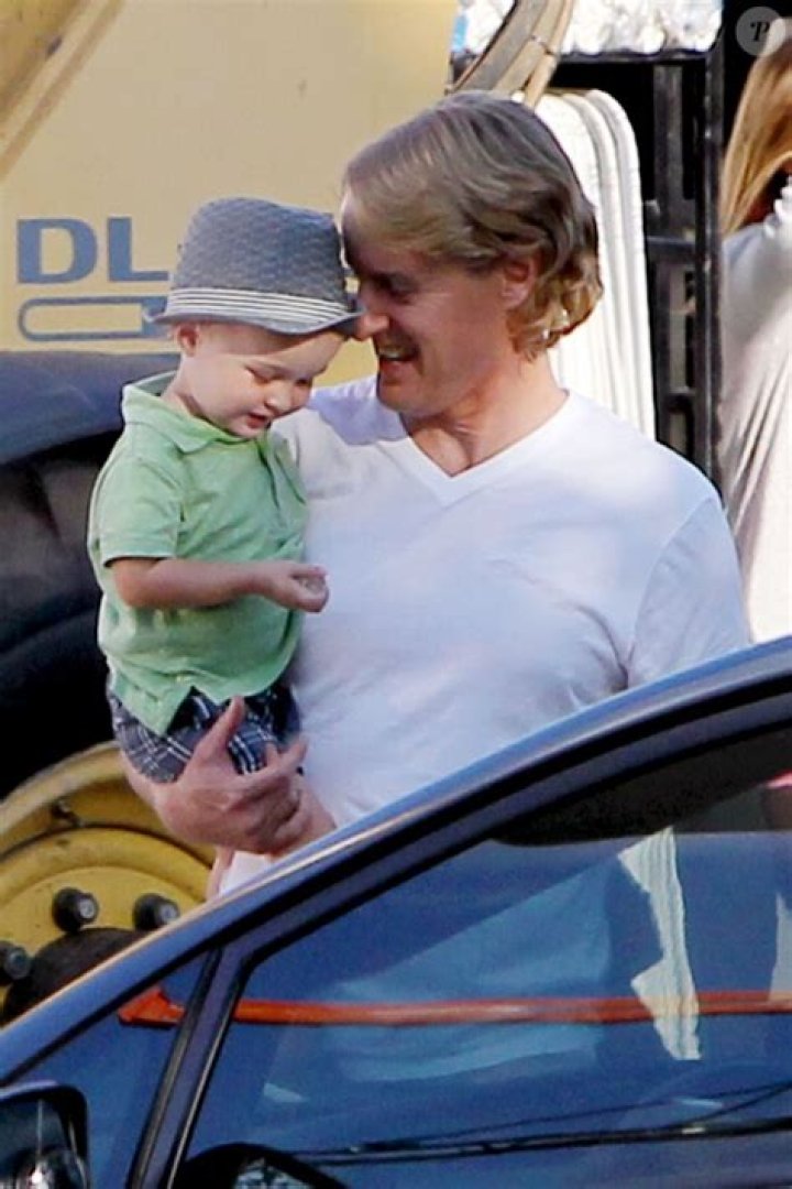 Owen Wilson, baby Robert Ford and Vince Vaughn Lunch break Today's