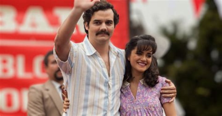 Pablo Escobar with wife and children. Pablo Escobar Poster, Don Pablo Escobar, Pablo Emilio