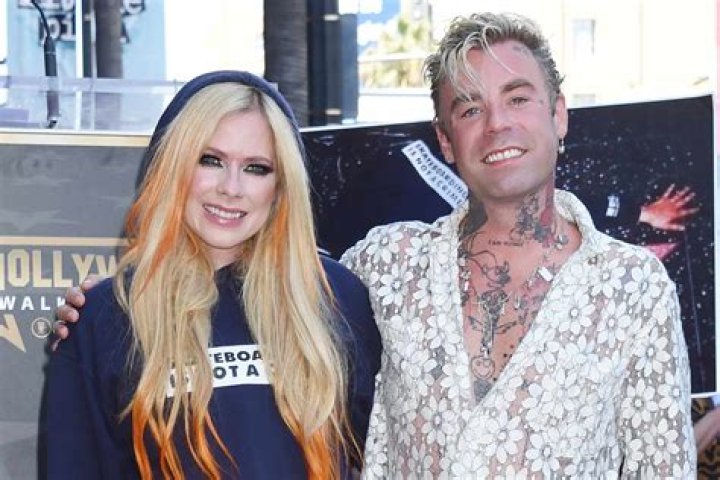 Padamond Avril Lavigne and Mod Sun Break Up, Call Off Engagement