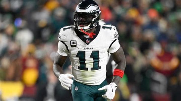 Philadelphia Eagles star Jason Kelce&rsquo;s wife preparing to give birth at