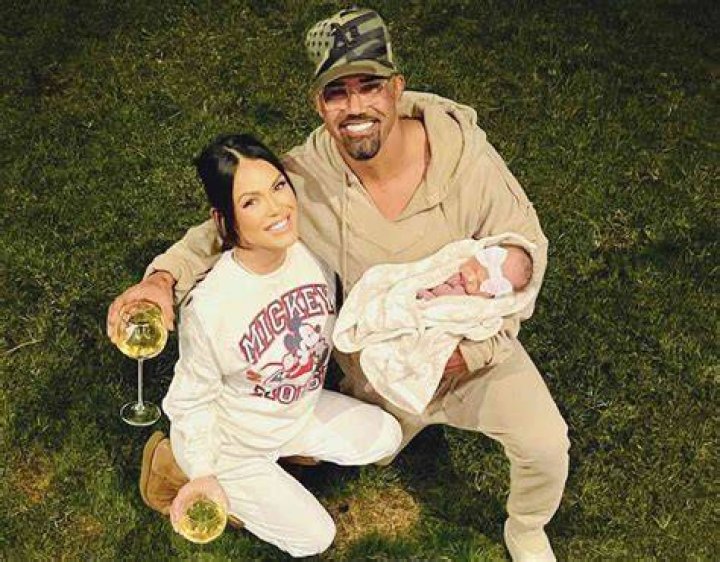 Phillip tells his Baby Mama he saw her old boo Zach in LA! Kountry Wayne Phillip tells his