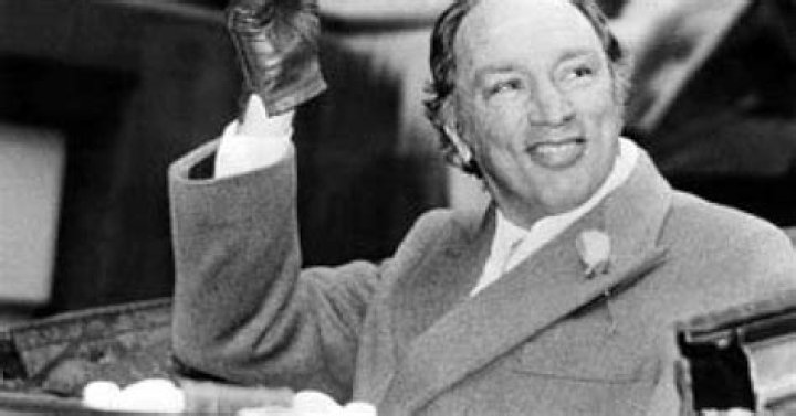 Pierre Trudeau obituary, Pierre Elliott Trudeau dead at 80, 2000