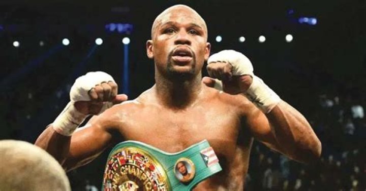 PlikFloyd Mayweather, Jr. at DeWalt event.jpg Wikipedia, wolna