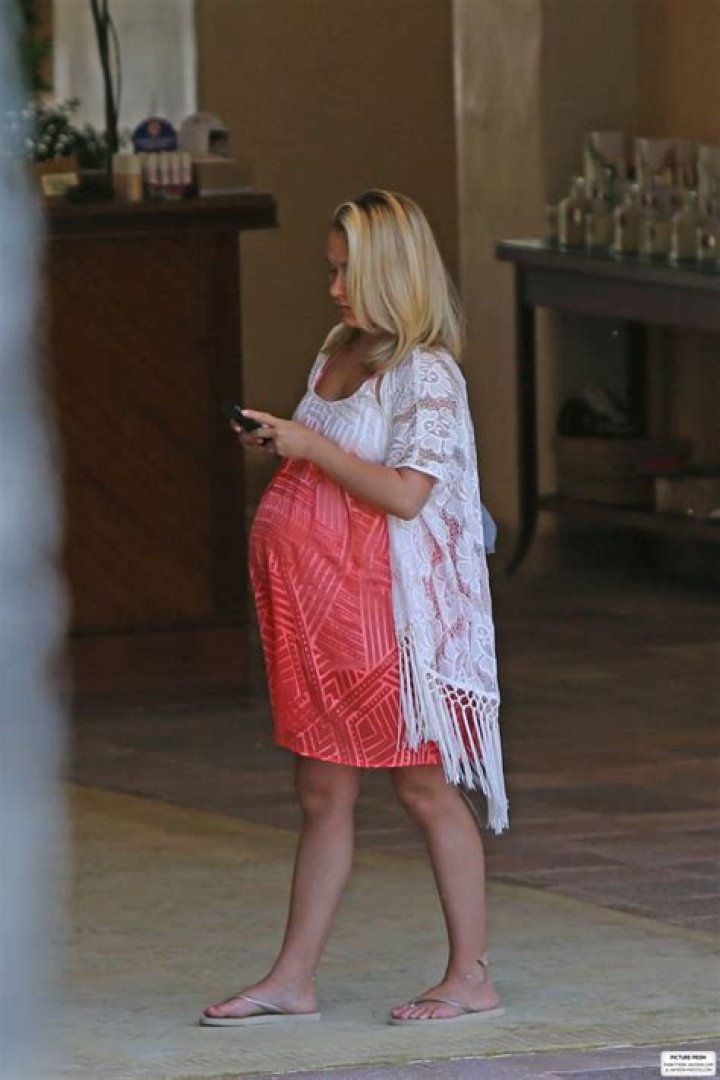 Pregnant HAYDEN in Bikni in Hawaii HawtCelebs