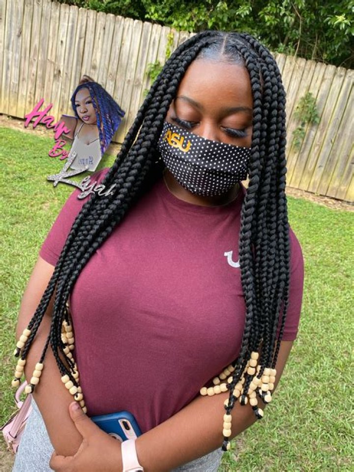 Pretty knotless braids in 2020 Braids with beads, Black girl braided