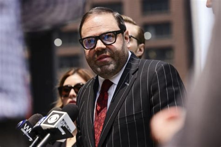 R. Kelly attorney seeks dismissal of sex abuse, child porn charges in
